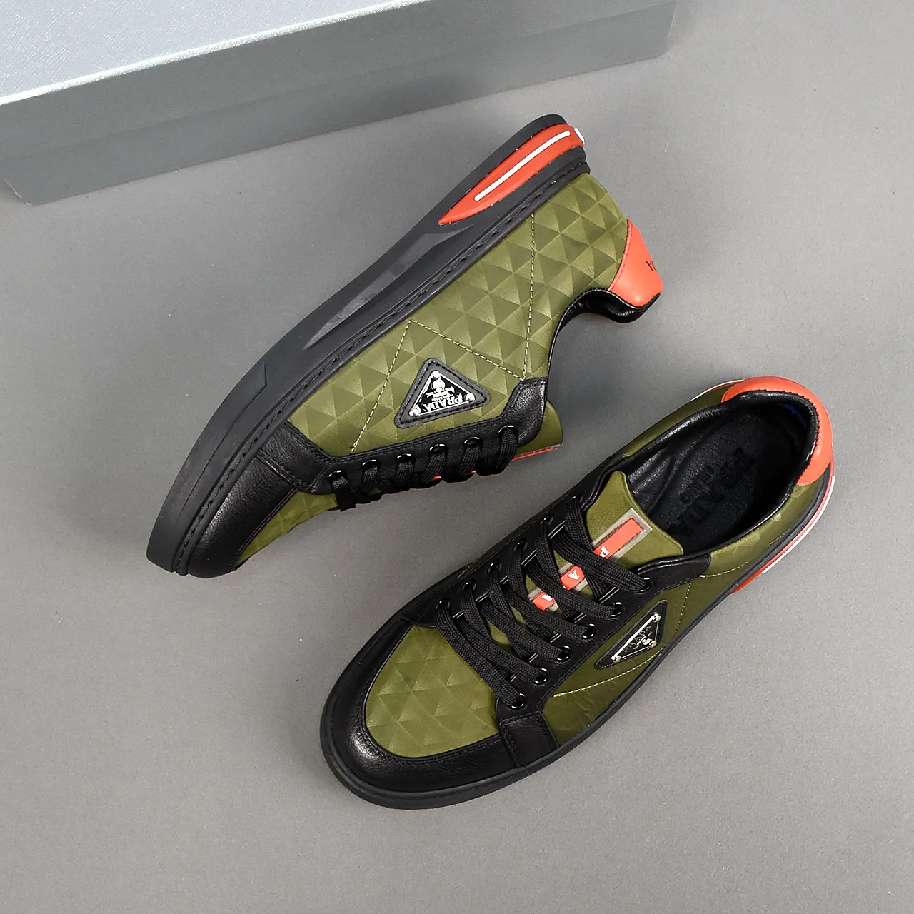 PP420🍄🍄🍄【Prada·PRADA】set off the audience! An international brand that is constantly innovating. This men's casual shoe is the original version. It is made of cowhide leather at a ratio of one to one at the store. It has leather feet and rubber non-slip outsole. It is breathable and comfortable. Quality speaks for itself. 👄38-44